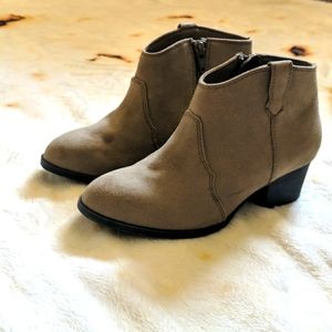 Old Navy girls boots, size 1